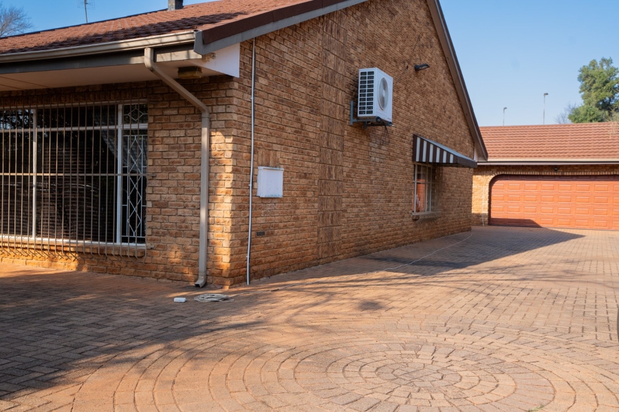 3 Bedroom Property for Sale in Flamwood North West